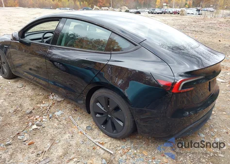 2025 Tesla Model 3 Long Range All-Wheel Drive z USA, uszkodzony, nr VIN 5YJ3E1EB1SF888373